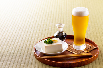 自宅でビールを楽しむ