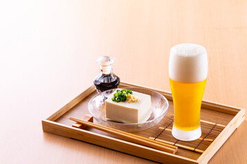 自宅でビールを楽しむ