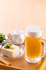自宅でビールを楽しむ