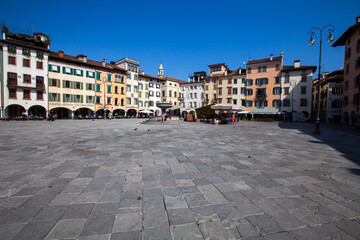 Fototapeta na wymiar Piazza Giacomo Matteotti Udine 2011