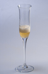 Crystal glass for sparkling wines, champagnes and lambruscos, served chilled