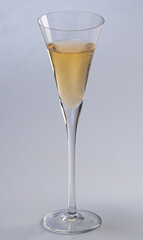 Crystal glass for sparkling wines, champagnes and lambruscos, served chilled