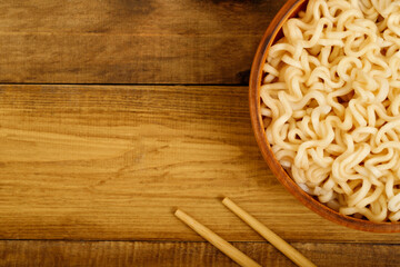 instant noodles in wood bowl