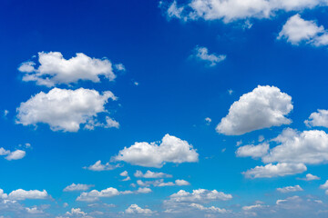 White cumulus clouds floating in the blue sky
