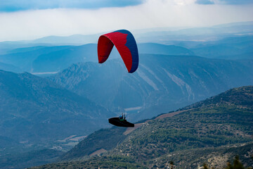 Parapente en Áger- día nuboso © Daniel