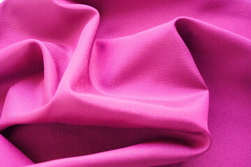 ビロード感のある赤紫色の布