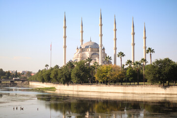 Fototapeta na wymiar Sabanci Mosque in Adana, Turkey
