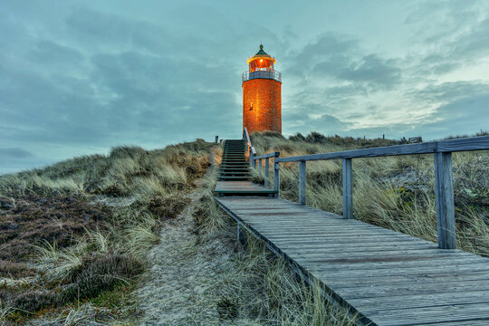 Quermarkenfeuer Rotes Kliff, Kampen auf Sylt in der blauen Stunde.