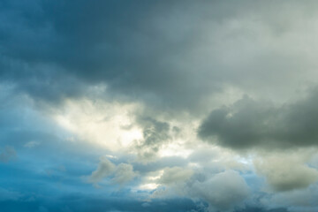 Obraz premium Beautiful colors in the impressive clouds above the Normandy coast