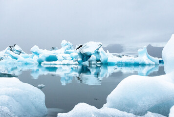 Fototapeta na wymiar Iceberg and glacier in Iceland