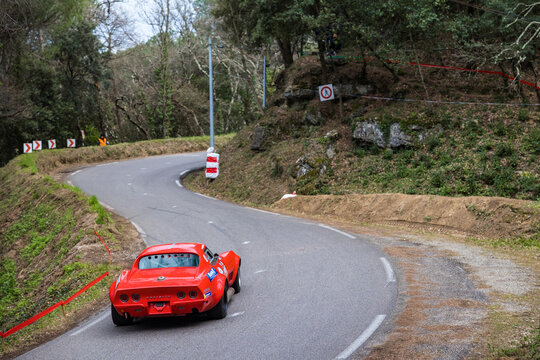 Voiture de course lors de la course de côte de Bagnols-Sabran 2022 (Occitanie, France)