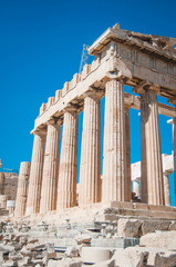Obraz premium The ancient building of the Parthenon in the Acropolis under construction, Athens, Greece.
