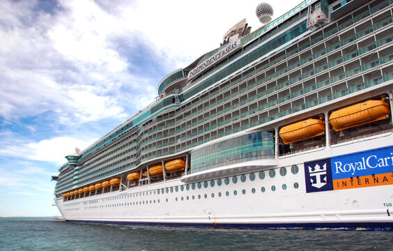 Toulon, France - September 2011: Side View Of The Cruise Ship Independence Of The Seas, Which Is Operated By Royal Caribbean International