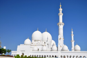 Fototapeta na wymiar Sheikh Zayed Grand Mosque (Abu-Dhabi, UAE)