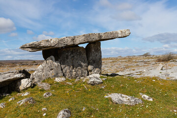 Poulnabrone dolmen, portal tomb located in the Burren, County Clare, Ireland. - obrazy, fototapety, plakaty