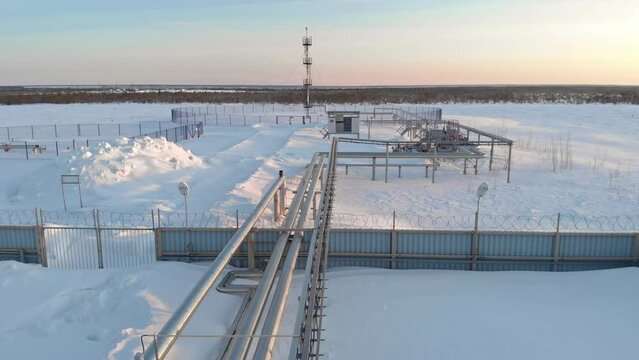 A drone flies over a pipeline, a gas pipeline at an oil and gas field in Siberia. Natural gas reserves in Russia or Canada. Rising gas prices in the world. Flight over the pipeline in winter.