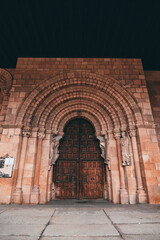 Fototapeta na wymiar catedral , Avila ,España ,iglesia ,religión ,puerta ,basilical san Vicente