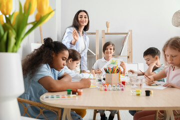 Obraz na płótnie Canvas Cute children painting during master-class in art
