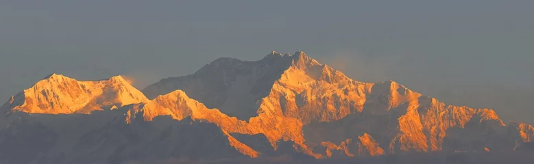 Papier Peint photo Kangchenjunga beau mont kangchenjunga, le 3ème plus haut sommet du monde au lever du soleil, darjeeling, bengale occidental en inde
