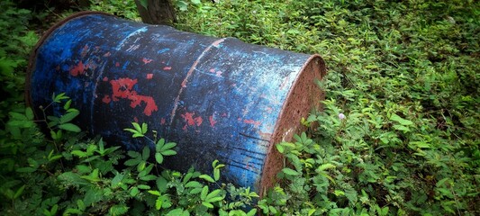 old rusty tin can