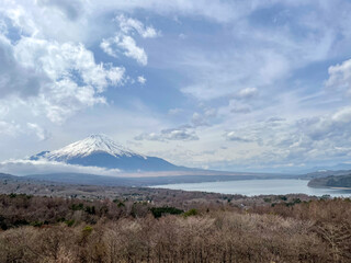 山梨県山中湖村のパノラマ台からの富士山と山中湖