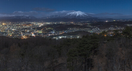 夜の岩手山（岩山展望台）