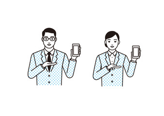 スマホで説明をするビジネスマン 黄色