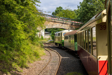 Obraz premium Brohltalbahn Blick aus dem fahrenden Zug Touristikbahn namens Vulkan-Express 