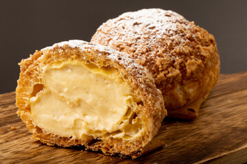 カスタードシュークリーム