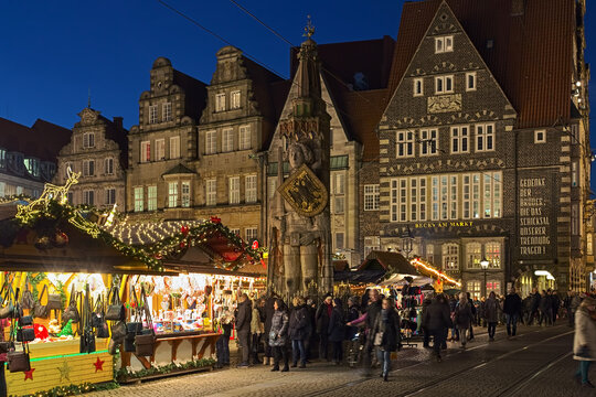 Bremen, Germany. Christmas Market at Marktplatz (Market Square) around the statue of Roland in dusk. The statue was erected in 1404. It is the largest free-standing sculpture of the German Middle Ages