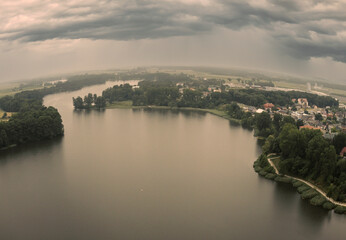 Obraz premium Picturesque landscape of the middle of Poland illuminated by the falling slogan.