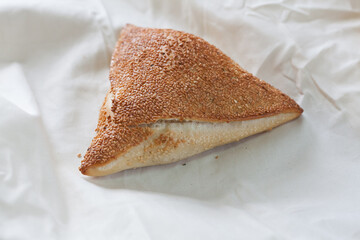Triangular pastry 