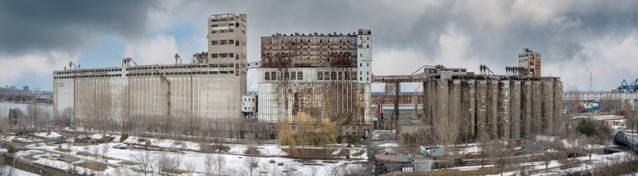 Panoramic view of old silots in the Port of Montreal.