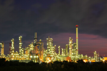 Obraz na płótnie Canvas Oil​ refinery​ and​ plant and tower column of Petrochemistry industry in pipeline oil​ and​ gas​ ​industry with​ cloud​ slowing red sky
