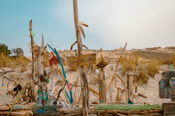 Collective and anonymous work on the Aquitaine coast, France/Oeuvre collective et anonyme sur le littoral aquitain, France - obrazy, fototapety, plakaty