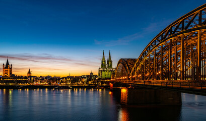 Fototapeta premium Kölner Dom bei Nacht