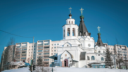 Obraz premium orthodox church in a residential area