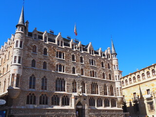 Fototapeta na wymiar Con su casco antiguo y su bonita catedral, Leon merece mucho la pena. España.