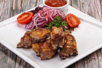 Grilled lamb ribs with tomato sauce