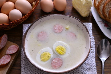 Barszcz biały z kiełbasą i jajkiem. Tradycyjne polskie danie na Wielkanoc - obrazy, fototapety, plakaty
