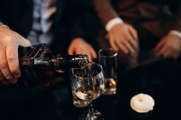 catering, the waiter pours alcohol into glasses