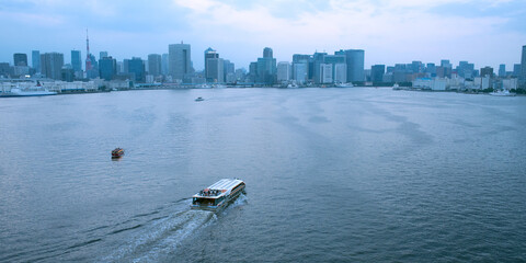 Water bus/ferry in Tokyo Bay　東京湾を進む水上バス・フェリー
