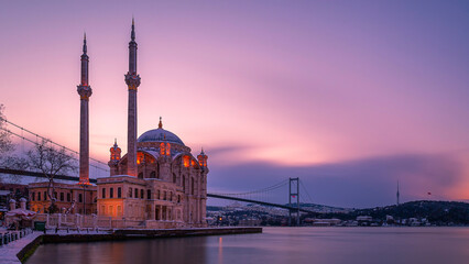 Fototapeta na wymiar Ortakoy Mosque and Bosphorus Bridge at sunrise in winter