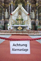 hochaltar in der pfarrkirche in neustift