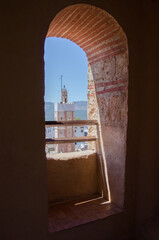Minarete de mezquita marroquinero islámica - 497560340