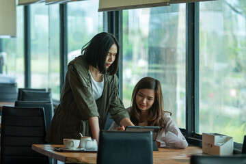 Feminine Investors Through Blockchain With Future Cryptocurrency © EmmaStock