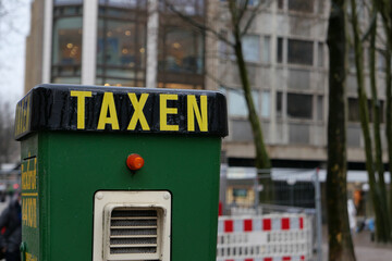 Taxi im Regen in Hamburg