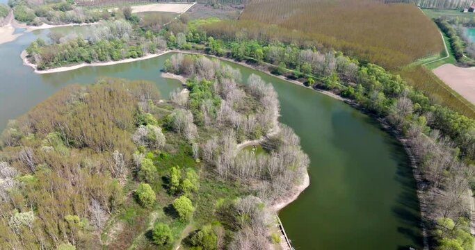 Fiume Po isola internati relitto seconda guerra mondiale