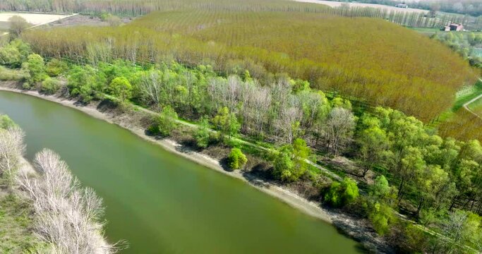 Fiume Po isola internati relitto seconda guerra mondiale
