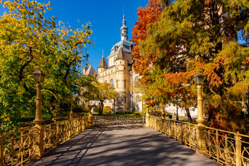 Vajdahunyad castle and park in autumn, Budapest, Hungary © Mistervlad
